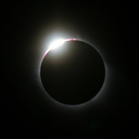 Louer une voiture chez Thrifty Réunion pour la prochaine éclipse solaire